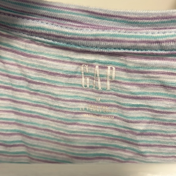 Women’s MEDIUM Gap tank top - Picture 2 of 2